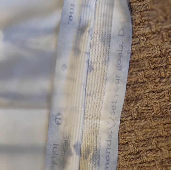 Lot of 2 Lululemon swiftly tops size 6 - Picture 3 of 6